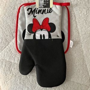 Minnie Mouse Oversized Oven Mitt and Pot Holder